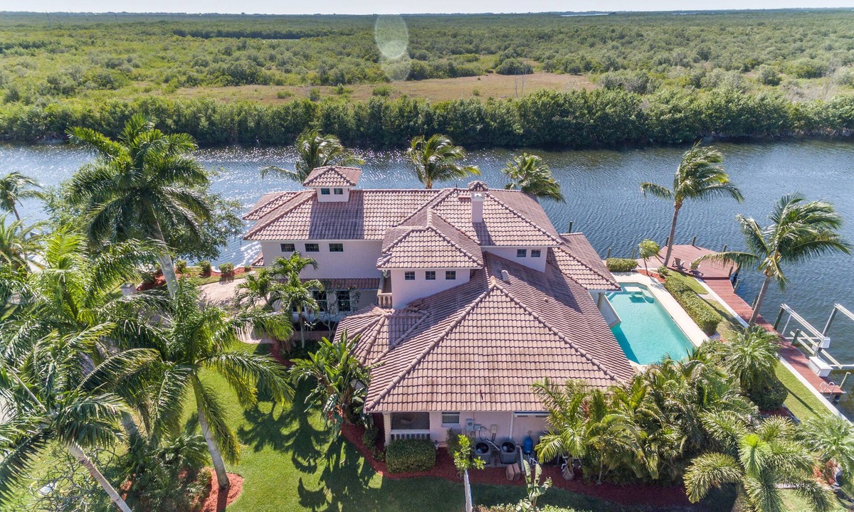 Pelican House | Quality ~SW~ Cape Coral Waterfront Estate