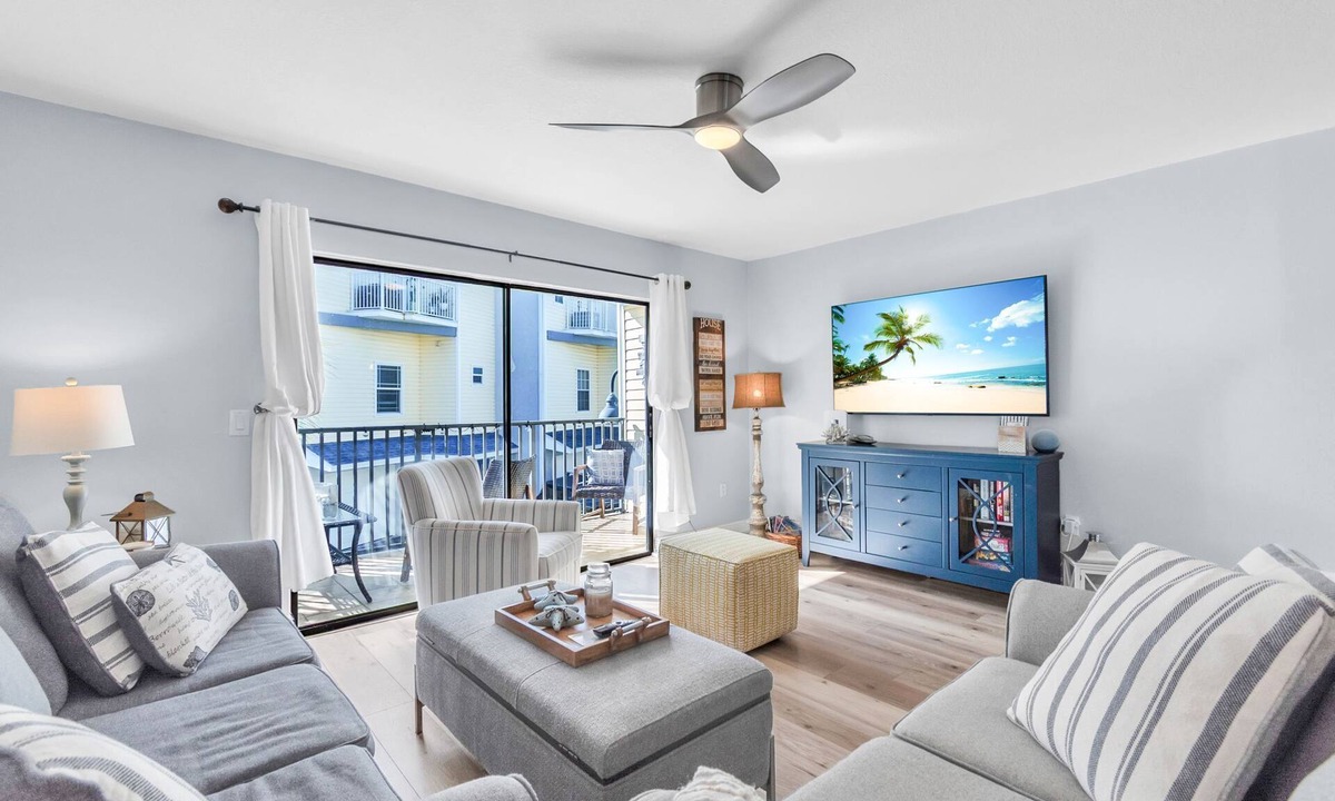 Indian Shores Villa | 🏖️Quick Walk to Beach🌴Bayview Shores🐬Shared Pool🌞Great Location