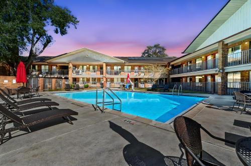 Temple Terrace Hotel | Ramada by Wyndham Temple Terrace/Tampa North