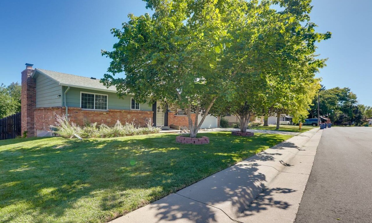 Columbine Valley House | Ranch with Walkout basement- Extended Stay in Littleton