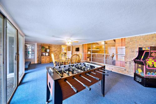 Baytown House | Relax and Play 3BR Retreat w Sunroom