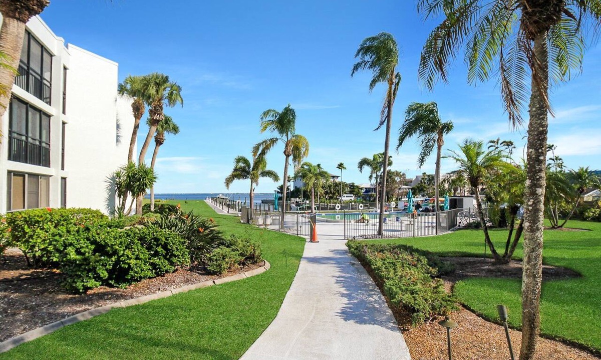 Sarasota Condo | Relaxing 3rd floor Longboat Key condo with pool views - Beachbound Bliss