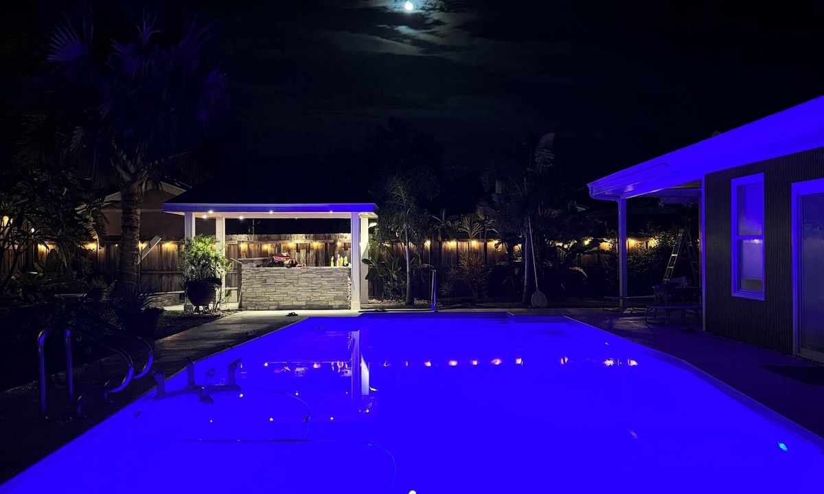 South Gate Ridge House | Relaxing Sarasota Escape Private Pool Outdoor lounge/kitchen
