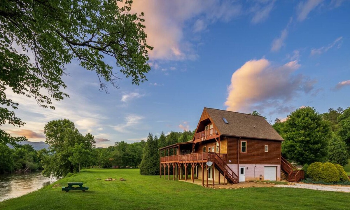 Franklin Cabin | Rivers Whisper Your Mountain Getaway Retreat