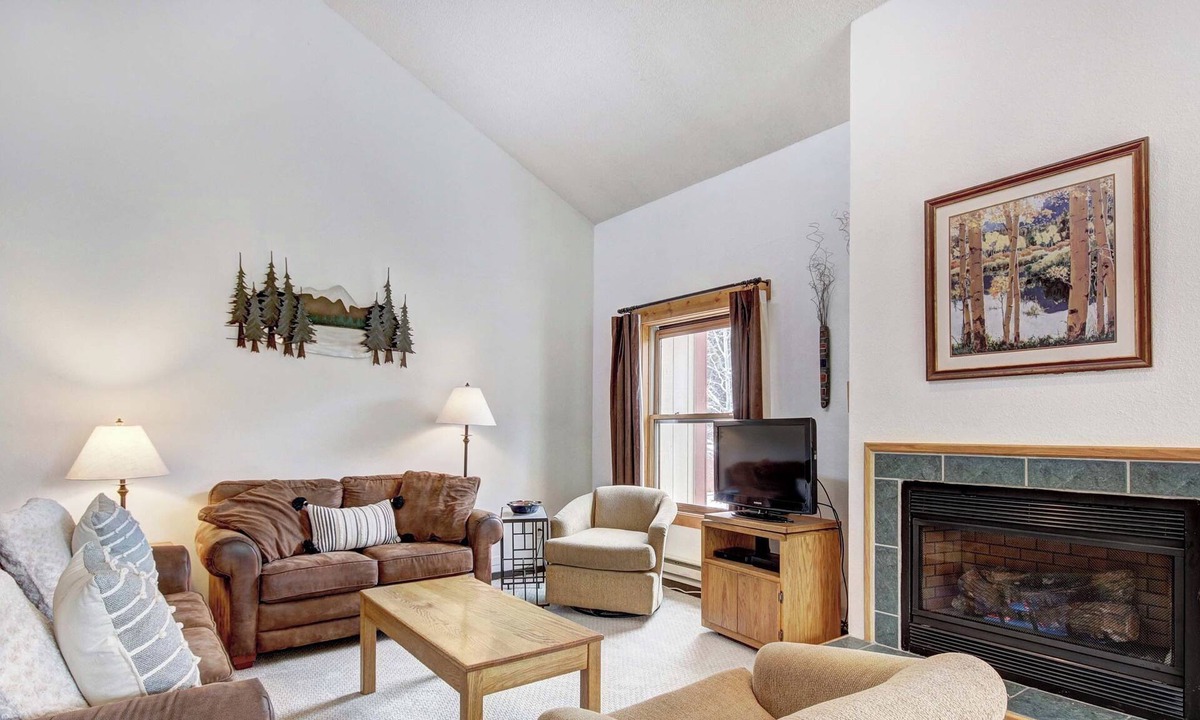 Peak 9 Condo | Roomy Rockies Retreat Nestled in Picturesque Splendor! Walk to Town/Slopes