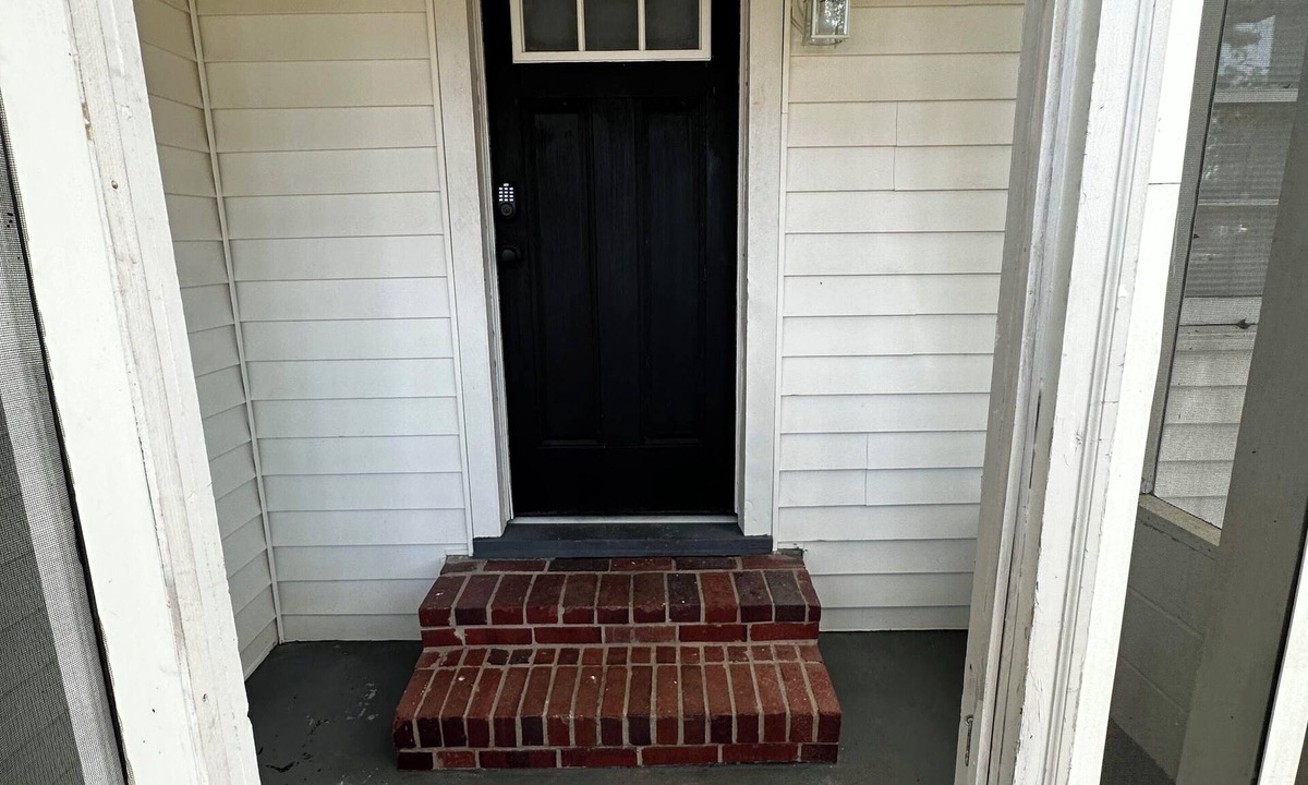 Whiteville Apartment | Ruben Brown House Bungalow