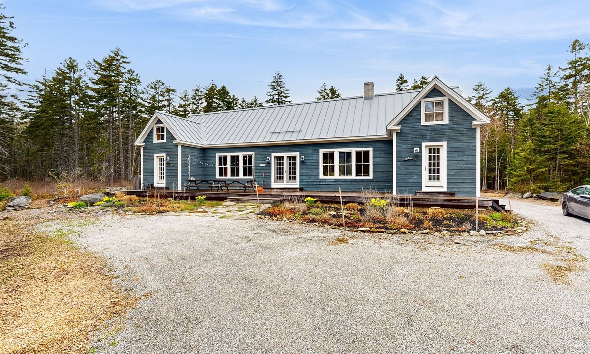 Tenants Harbor House | Rustic-chic home on St. George River & near the ocean with deck
