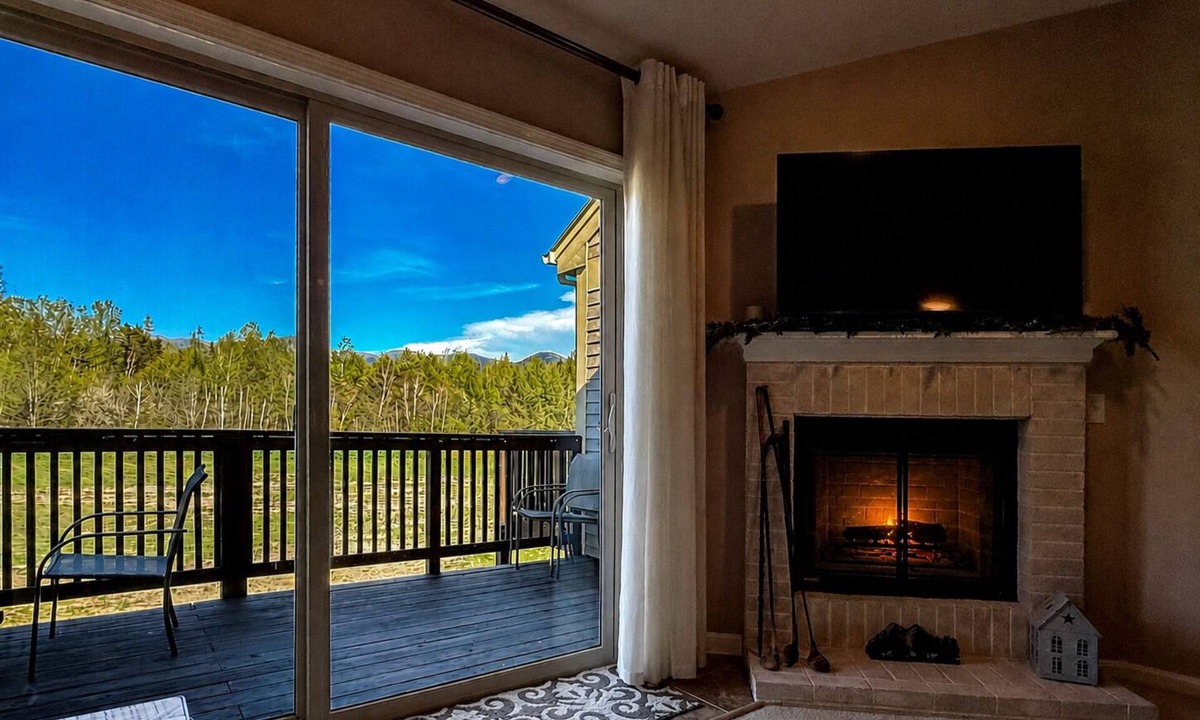 Bretton Woods Apartment | S29 Top-Floor Bretton Woods Condo with Stunning Mount Washington Views & Cozy Fireplace