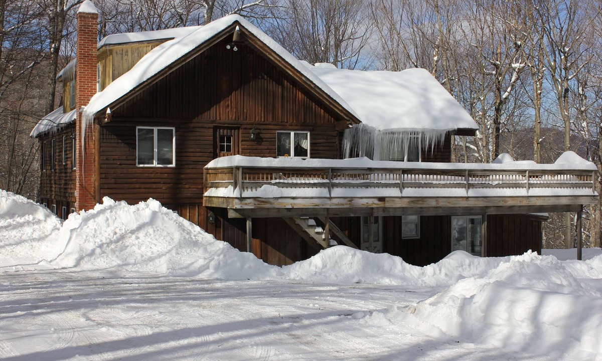Killington Cabin | SALE 1/3 off. KILLINGTON 5 bedroom LOG cabin FEW MINUTES to Killington Rd SKIING