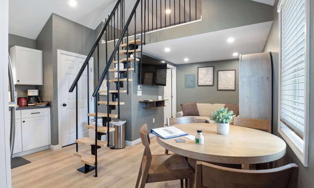 Hampton Cabin | Sandy Toes Cottage - Tiny Home at Hampton Beach