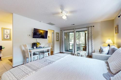 Sea Trail House | SB25B Clubhouse Villa Mini-Suite
