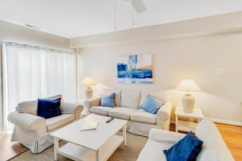 Country Club Estates House | Scarborough Village - 245 Country Club Dr, Unit #608
