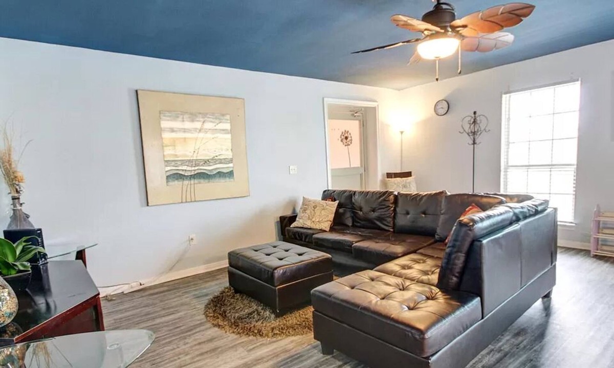 San Leon House | Seabreeze Nirvana - Family Holiday Home - Sleeps 10