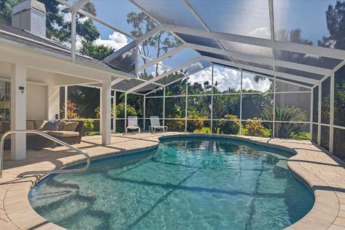 South Gate Ridge Villa | Seabreeze Pool Retreat