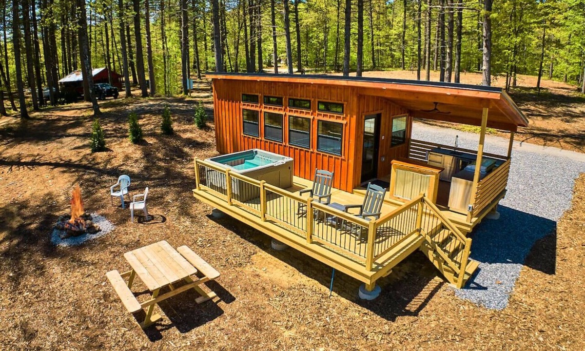 Oxford Cabin | Secluded Modern Cabin Surrounded by Trees