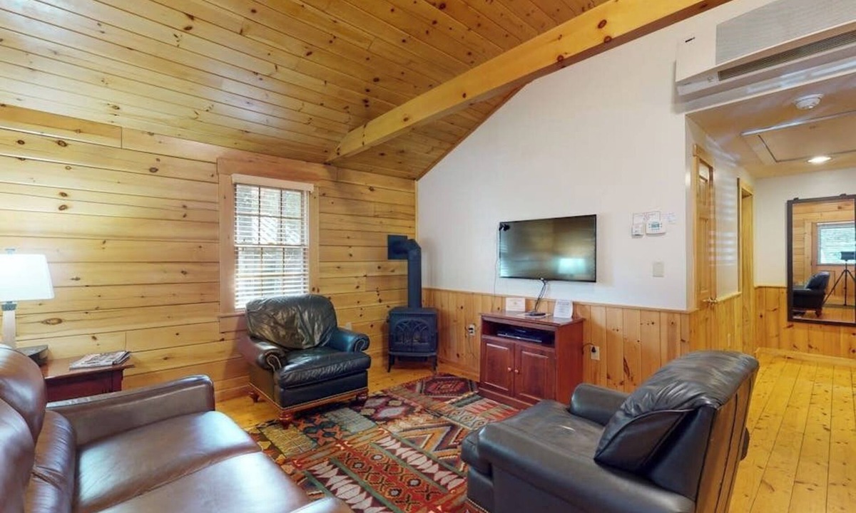 Northport Cabin | Serene two-bedroom dog-friendly cabin getaway with kitchen, fireplace & more