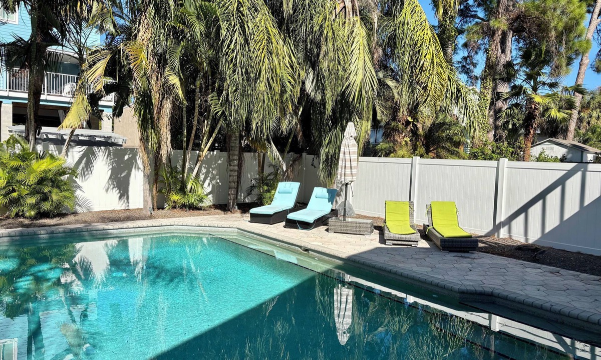 Palm Harbor House | Short walk to quaint small town Palm Harbor, Restaurants, Brewery, Trolley stop