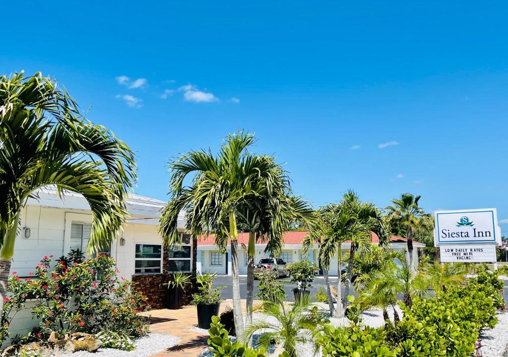 Indian Beach Sapphire Shores Hotel | Siesta Inn Sarasota - Indian Beach