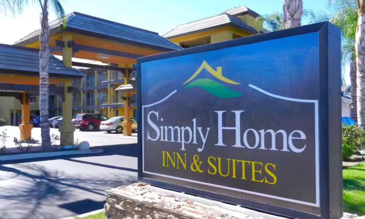 Arlington Hotel | Simply Home Suites - Cozy Comfort, Feels Like Home