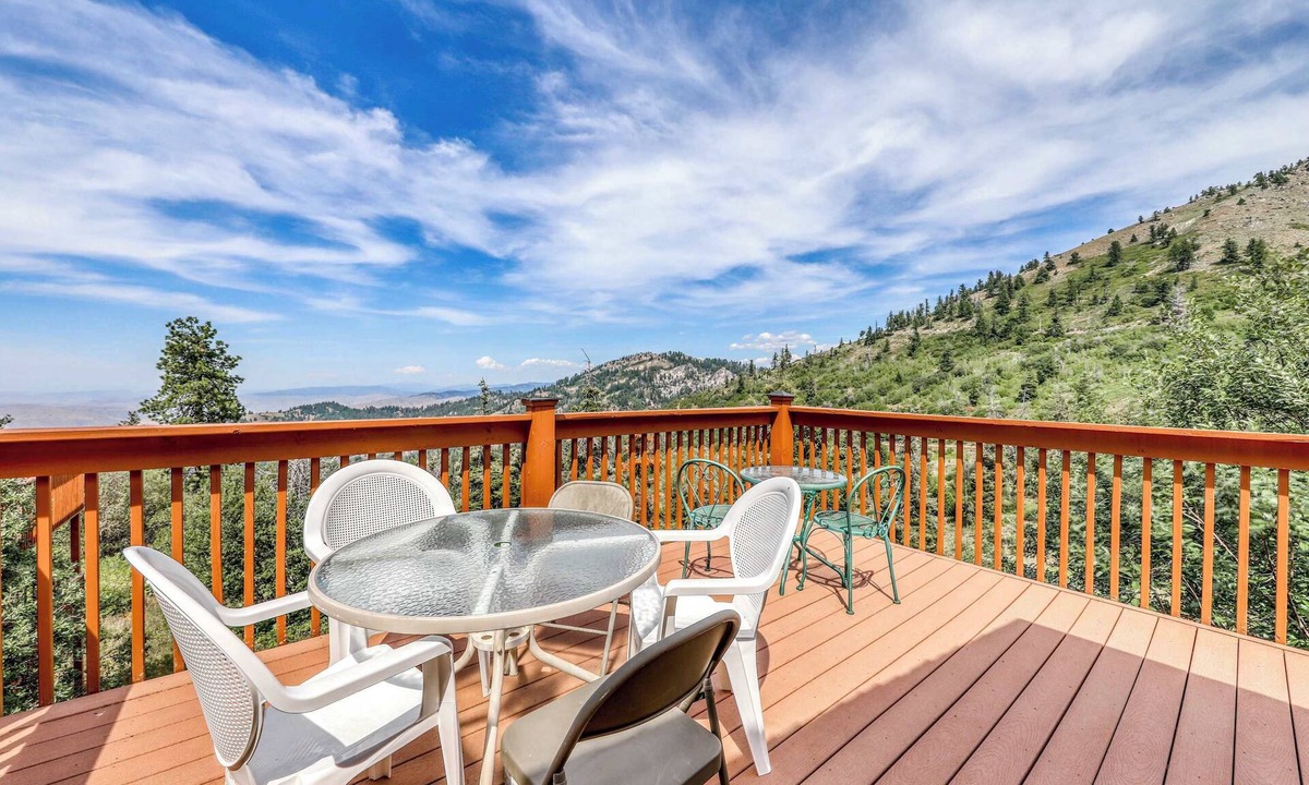 Boise Condo | Ski-In Ski-Out Bogus Basin Condo with 2 Decks