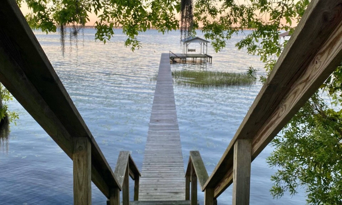 Lake Waccamaw House | Smooth Sailing-Lake Waccamaw-Stay 4 Nights and Get One Free!