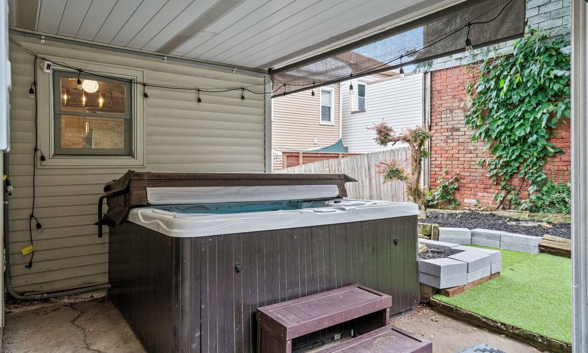 South Side Slopes House | Southside Gem w Hot Tub and Dedicated Parking