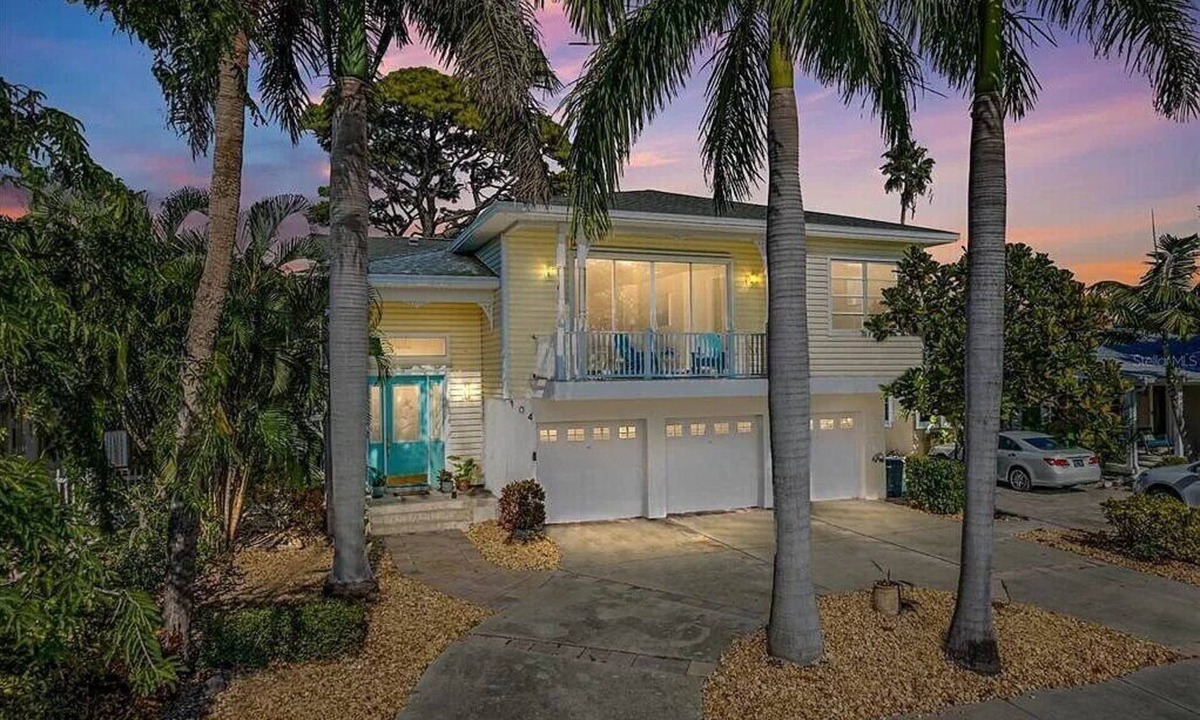 Belle Vista House | St Pete Beach Belle Vista 3/3 WiFi Parking
