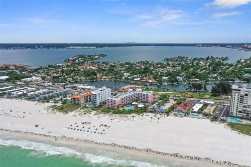 Belle Vista Apartment | St Pete Beachside Condo 3