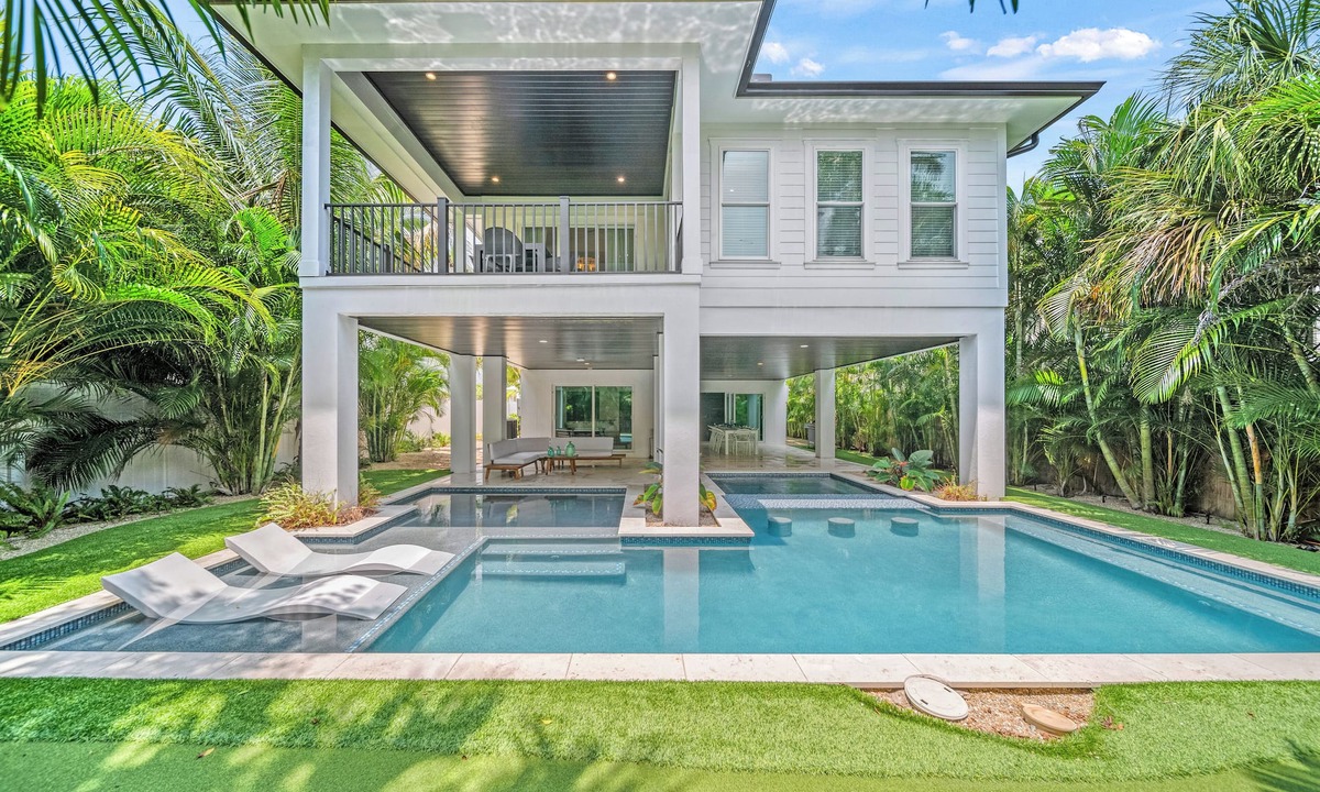 Anna Maria House | Stay at Kay's Landing on Anna Maria Island—luxury 6-bedroom home with pool, views & beaches!
