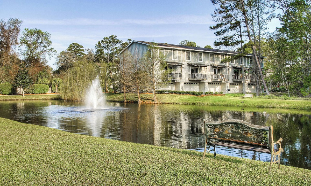 Demere Park House | Steps Away from the Pool, Beach, Restaurants, Village, and Pier!