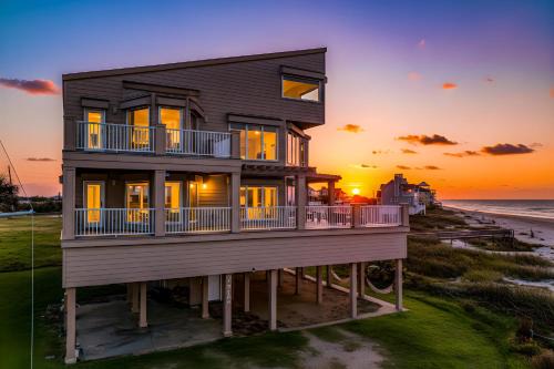 Spanish Grant House | Steps to Sand! Group-Friendly Galveston Beach Home