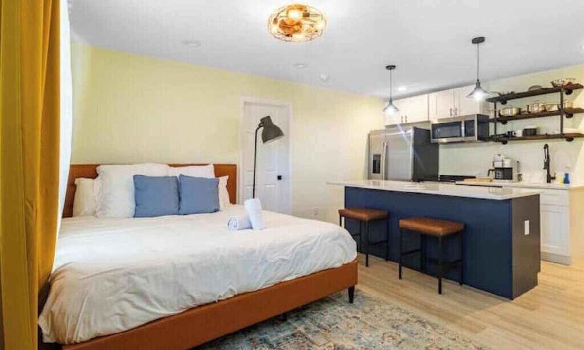 United Central Apartment | Studio - 10 min to St Pete Beach w/Parking - King