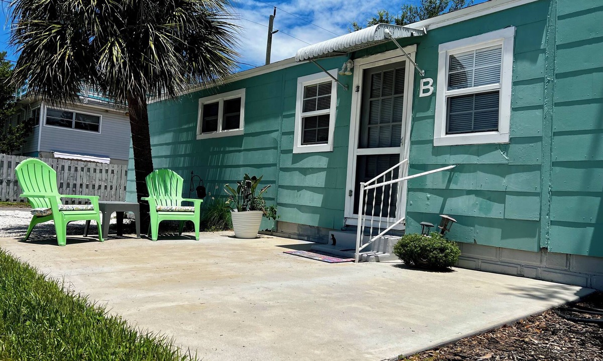 Gulfport Apartment | STUDIO- Gulfport Art District - Steps to the beach!
