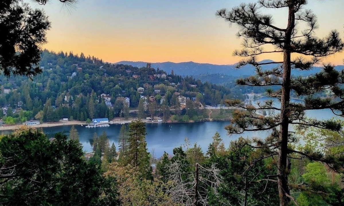 Crestline Cabin | Stunning Lake view 3BD w/hot tub, 3 decks, AC, fireplace & game room