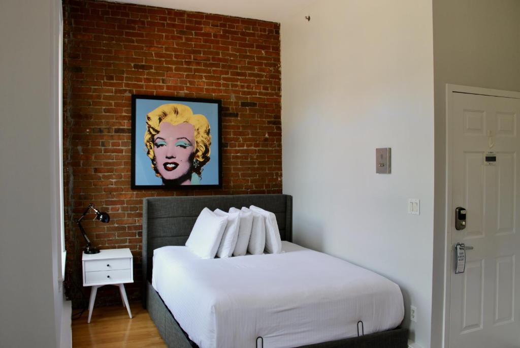 Columbus Apartment | Stylish Downtown Studio in the SouthEnd, C.Ave# 3