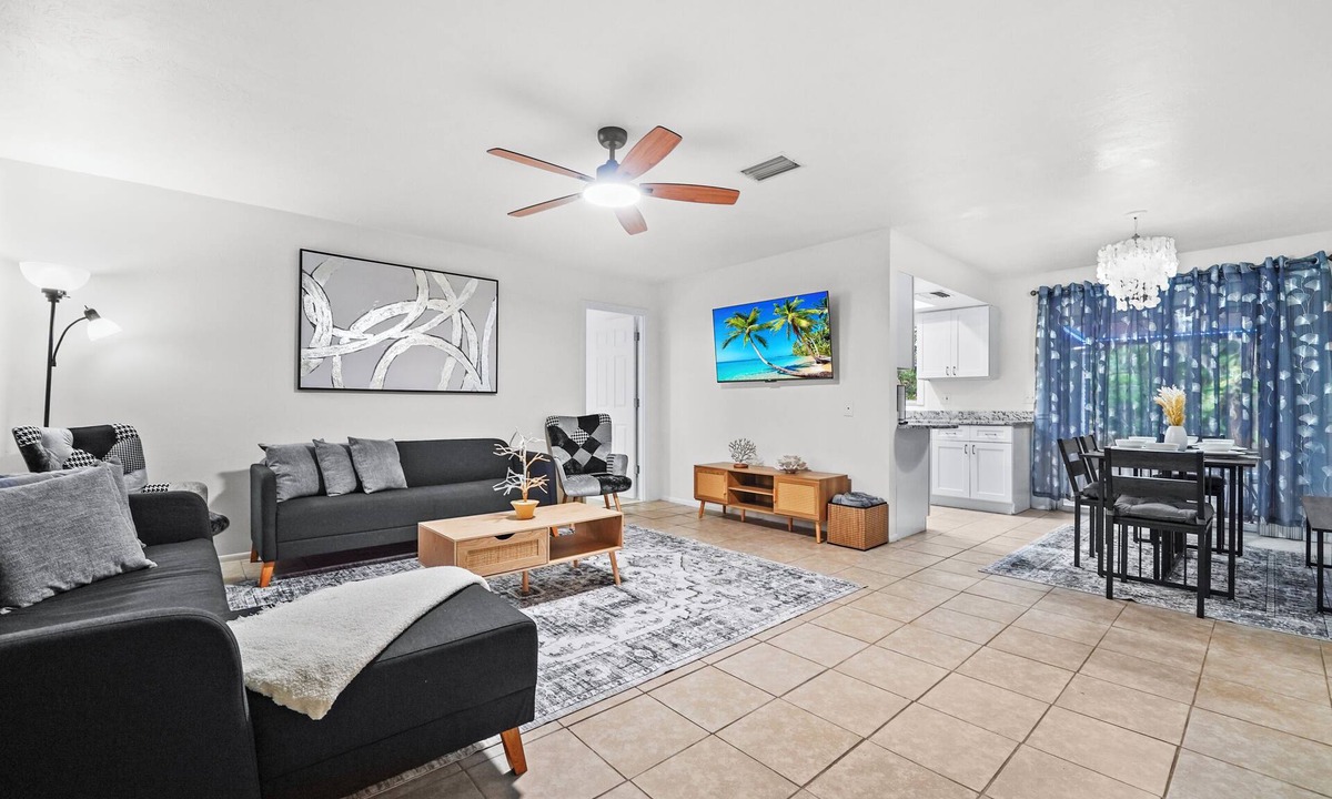 Sarasota Springs House | Sunny 3BR Oasis Water View Beach Gear Fully Fenced Yard Near Siesta Key