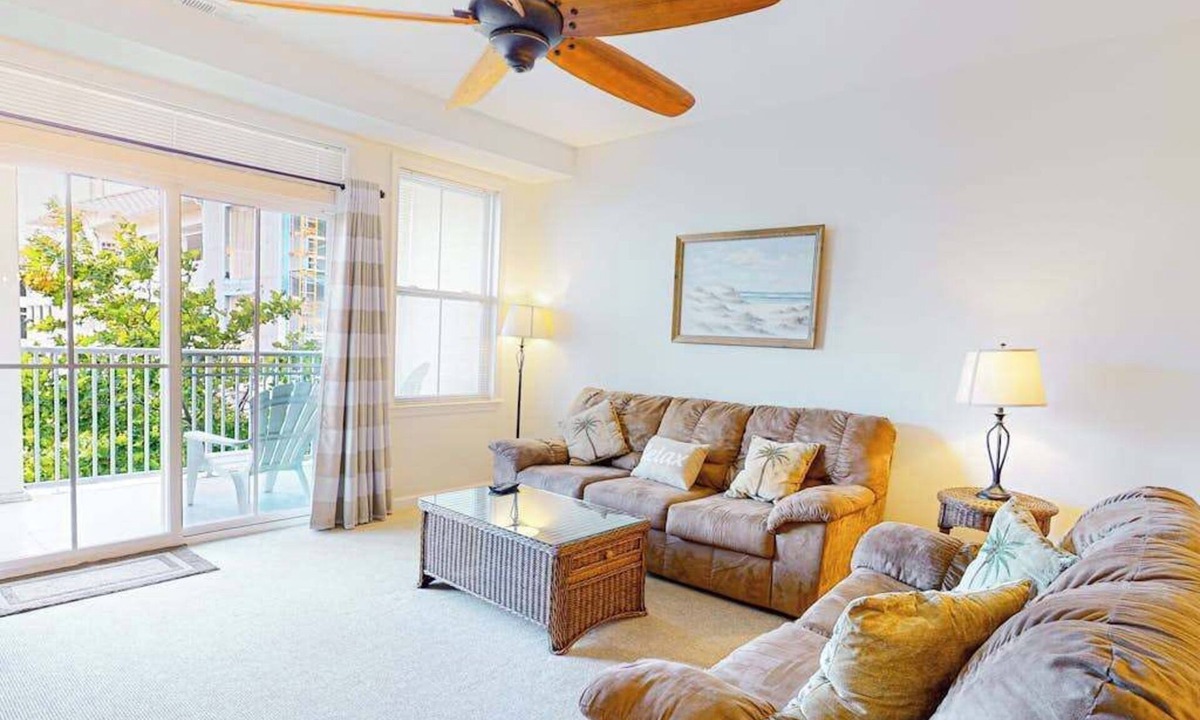 Sunset Island Condo | Sunset Island Condo w/AC, Private W/D, Free WiFi, Shared Pools - Walk to Beach