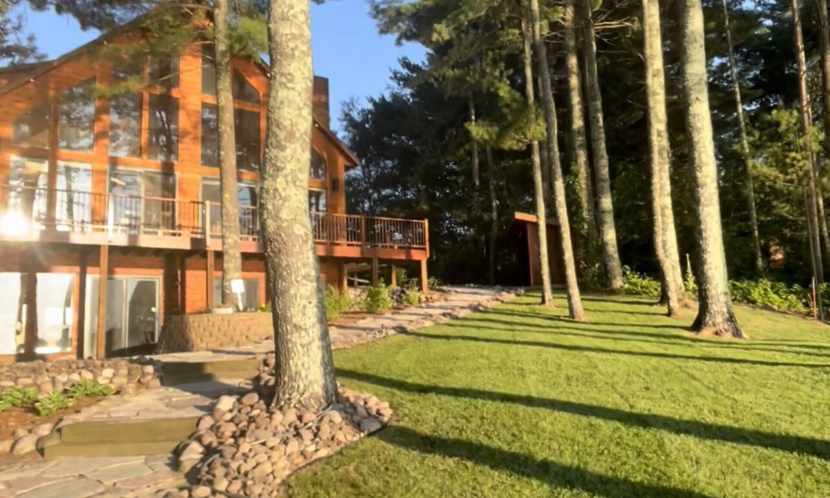 Webster Cabin | Sunset Shore Cabin with Sugar Sand Beach - Pontoon Available