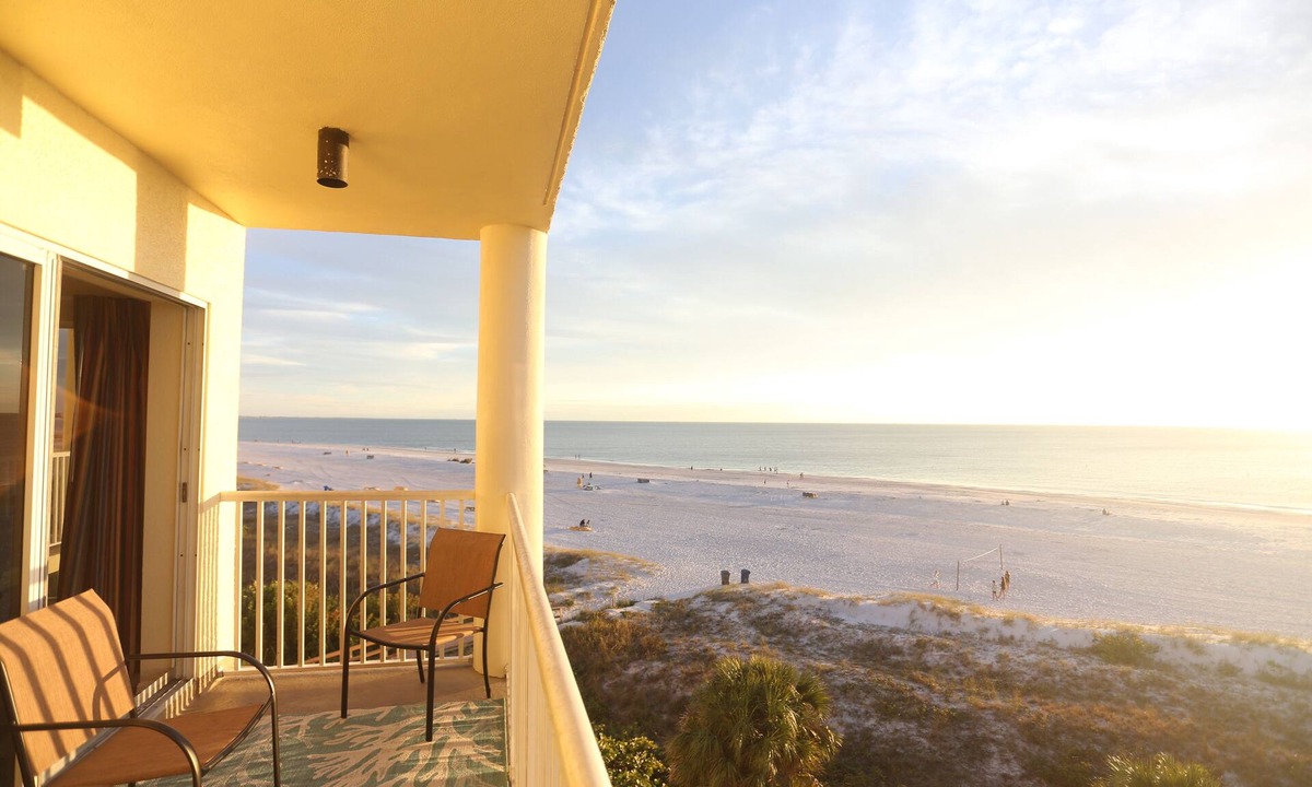 Treasure Island Condo | Sunset Vistas Beach Front St. Pete Beach Treasure Island Clearwater pool/parking