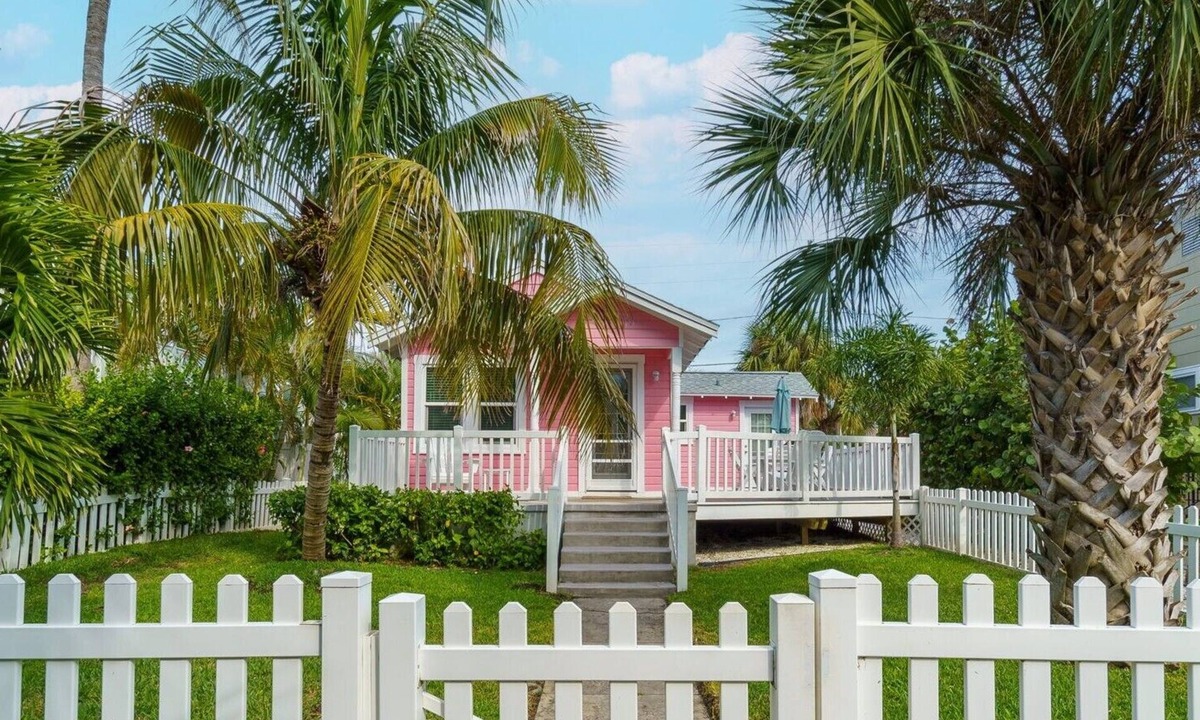 Treasure Island House | Sunshine Beach Bungalow That Is a Unique Treasure