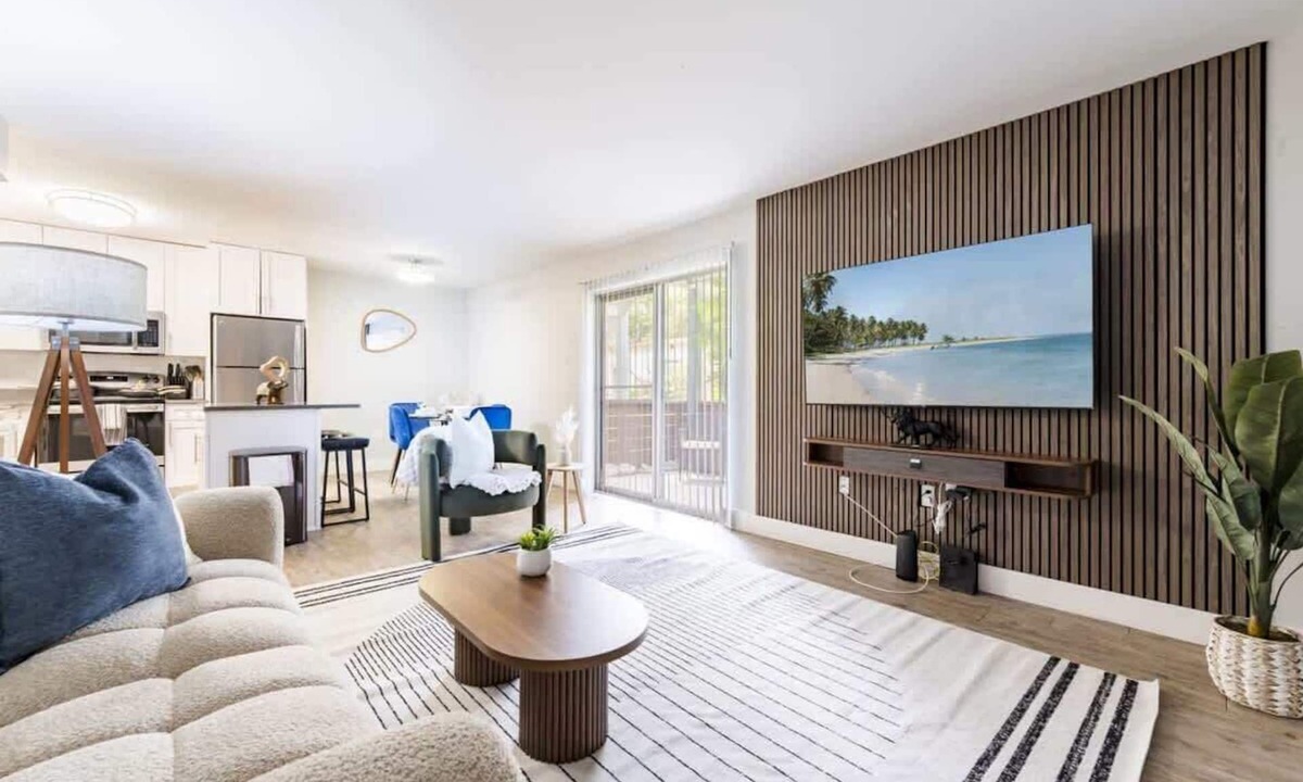 Beach Park Apartment | Tampa Getaway | 2 King Beds, Pool & Fitness Ctr