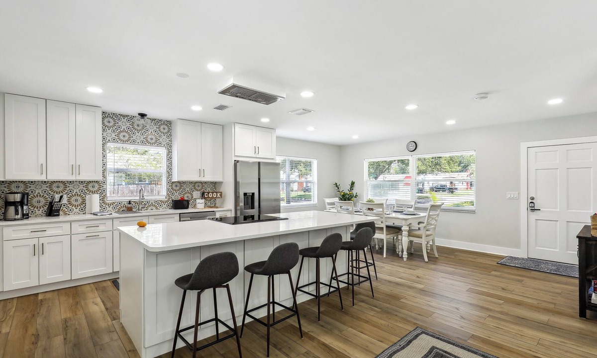Riverside Heights Cottage | Tampa Vacation Rental ~ 3 Mi to Downtown!