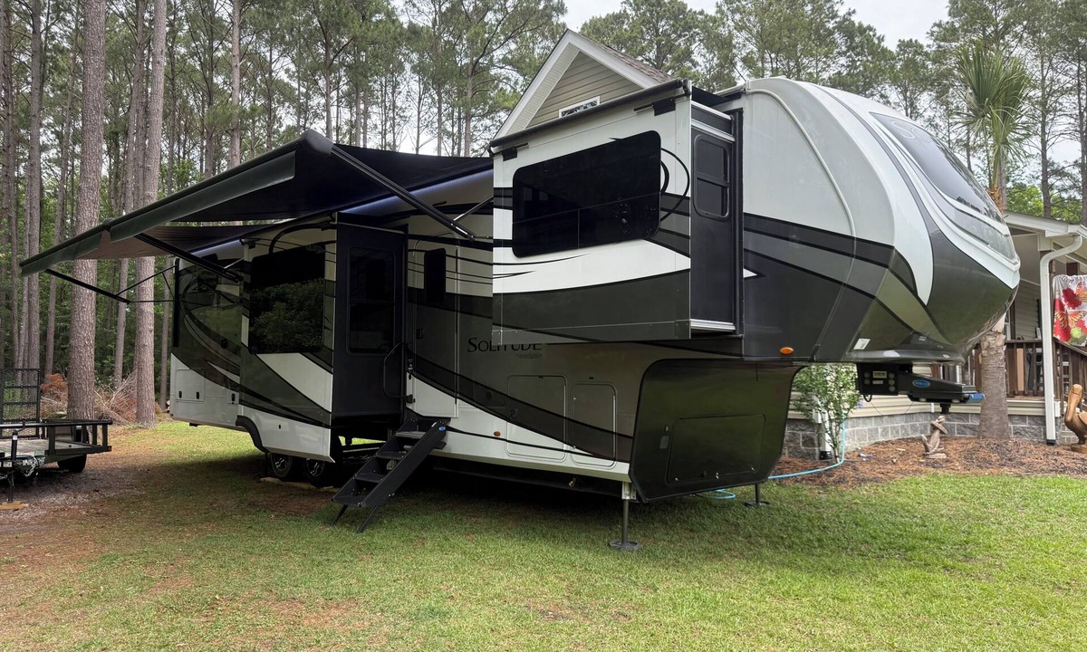 Longs House | The Adams' Coastal Country RV Retreat - close to the beach- hosts up to 6 people
