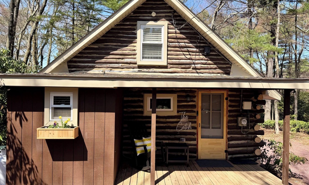 Lake Harmony Cabin | "The Catch" Waterfront Log Cabin for Two, Hot Tub