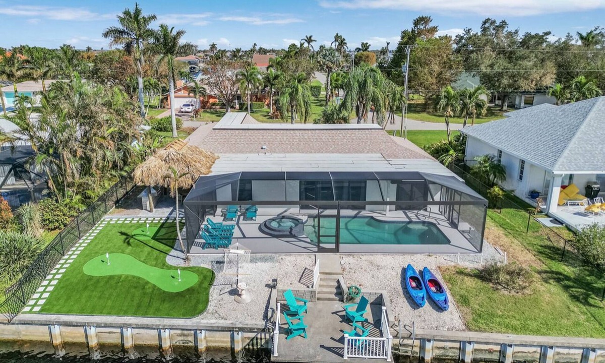 Caloosahatchee Villa | The Coastal Hideaway Luxury Villa