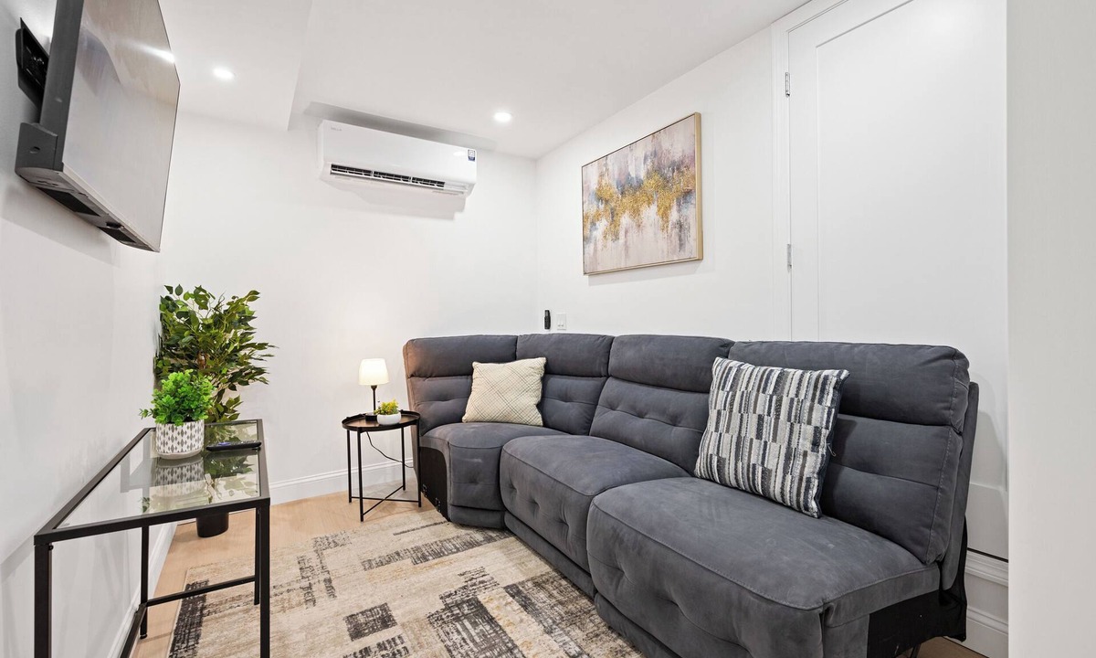 Mount Pleasant Apartment | The Double-Deluxe at Mt. Pleasant 2BR NEW Ldry "P"