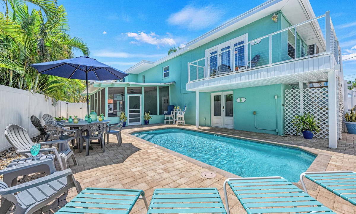 Siesta Key Village House | The Hummingbird | Located in Siesta Key Village w/Private Pool, Walk to Beach!