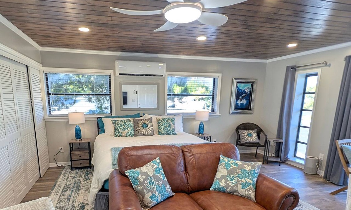 Paradise Lakes Apartment | The Loft at Paradise - Studio with Full Kitchen & King Bed