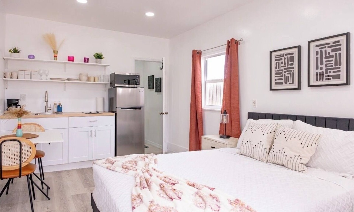 South Gate Ridge Apartment | The Lovely Gem 6 miles to Siesta Key Paradise
