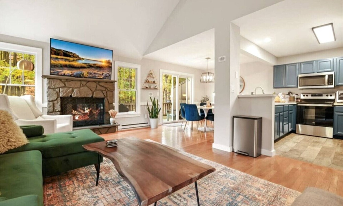 Tannersville Villa | The Outpost Camelback: Walk to Ski, Swim, Fun!
